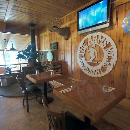 Pine Hill Arms Hotel Esterno foto