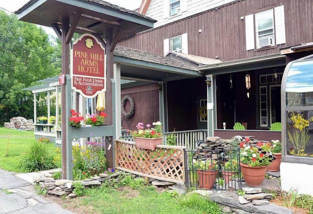 Pine Hill Arms Hotel Esterno foto