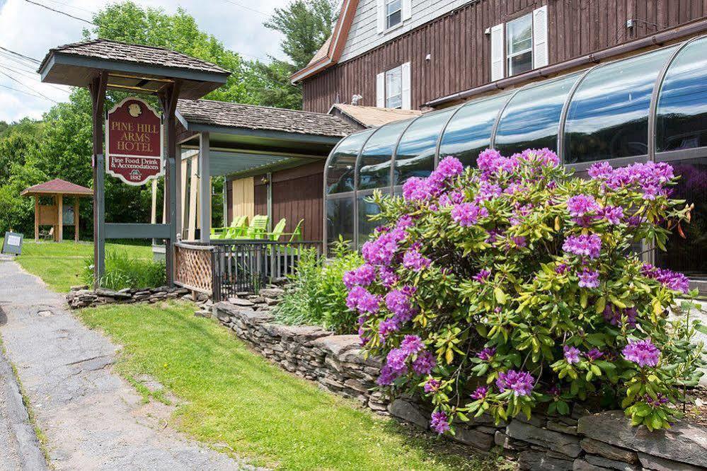 Pine Hill Arms Hotel Esterno foto