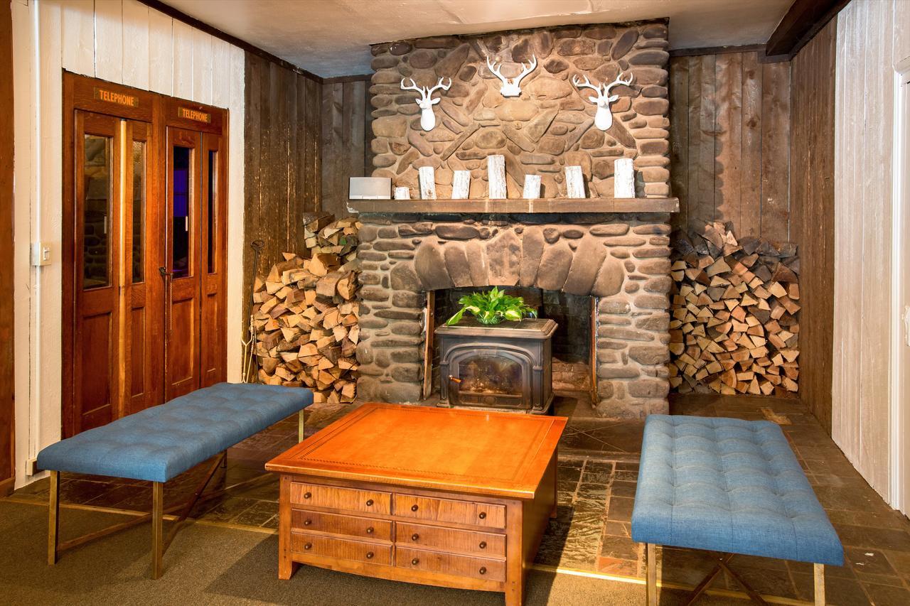 Pine Hill Arms Hotel Esterno foto