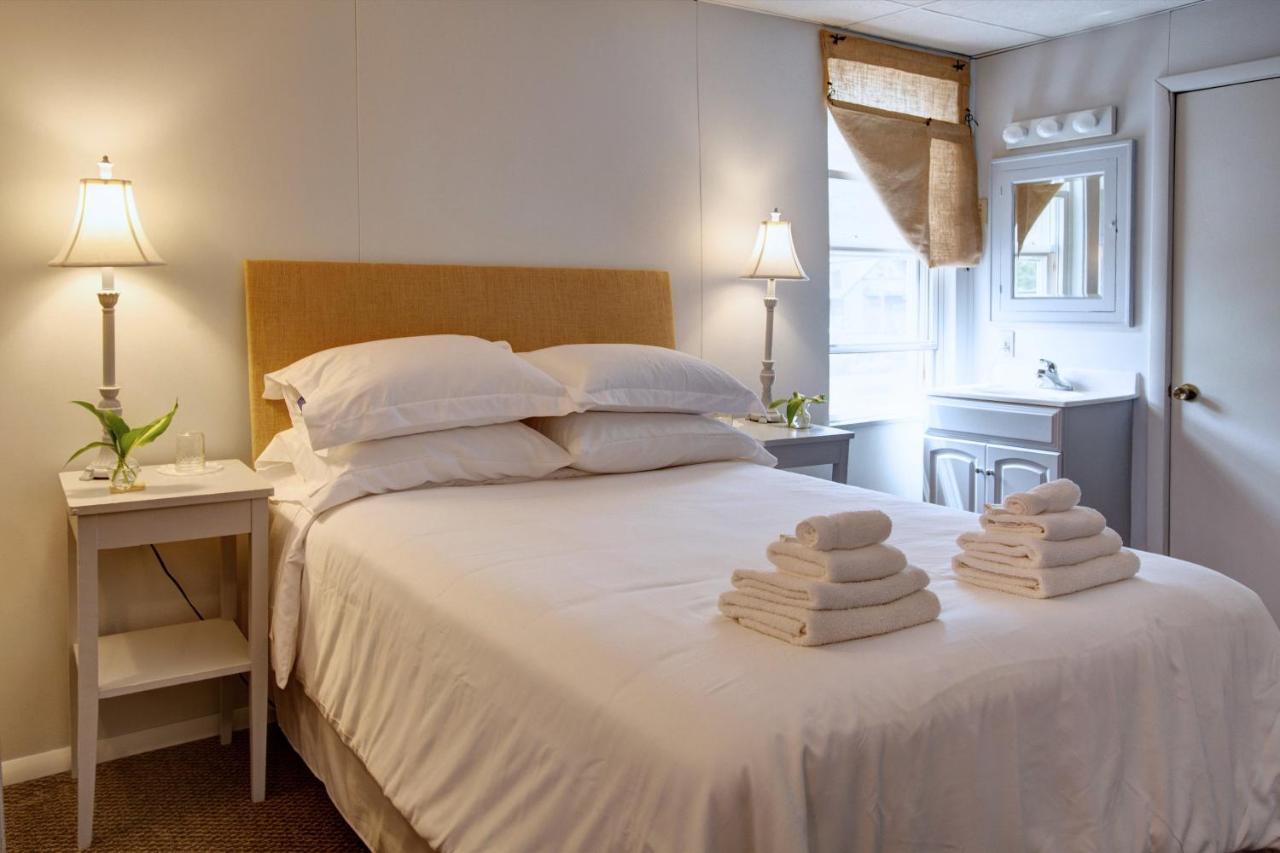 Pine Hill Arms Hotel Esterno foto