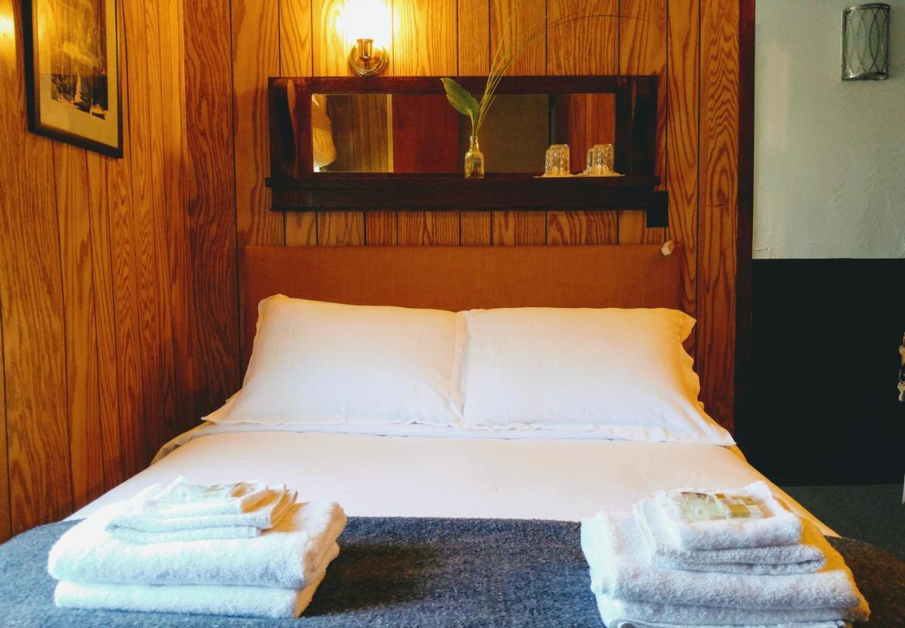 Pine Hill Arms Hotel Esterno foto