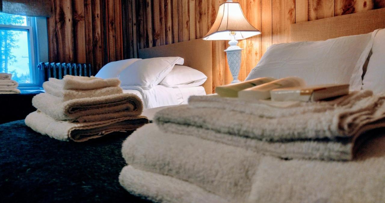 Pine Hill Arms Hotel Esterno foto