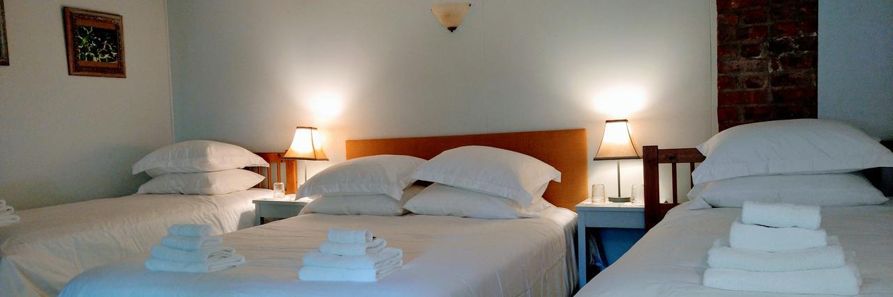 Pine Hill Arms Hotel Esterno foto