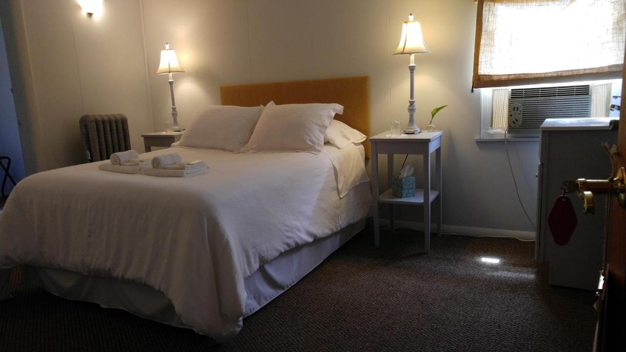 Pine Hill Arms Hotel Esterno foto