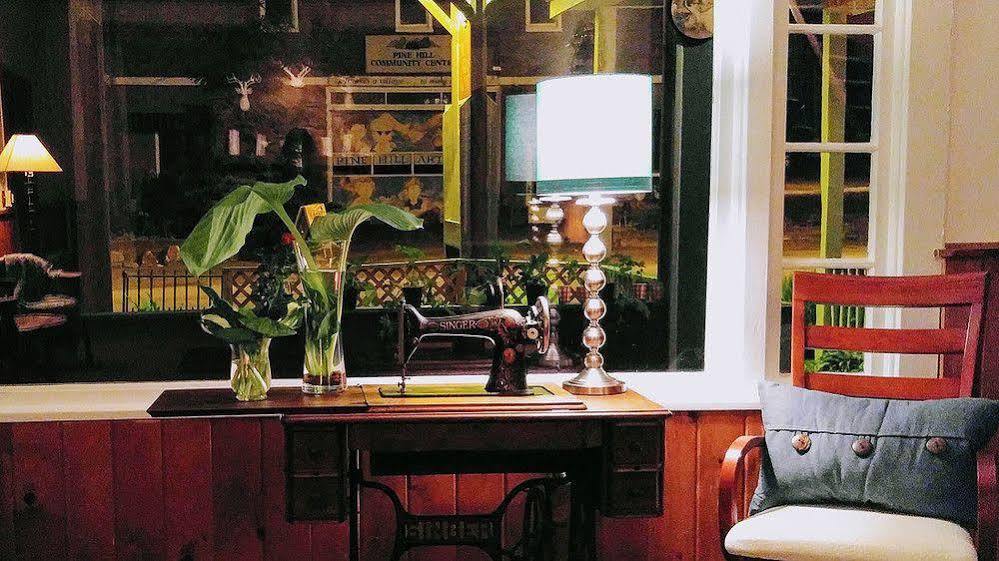 Pine Hill Arms Hotel Esterno foto