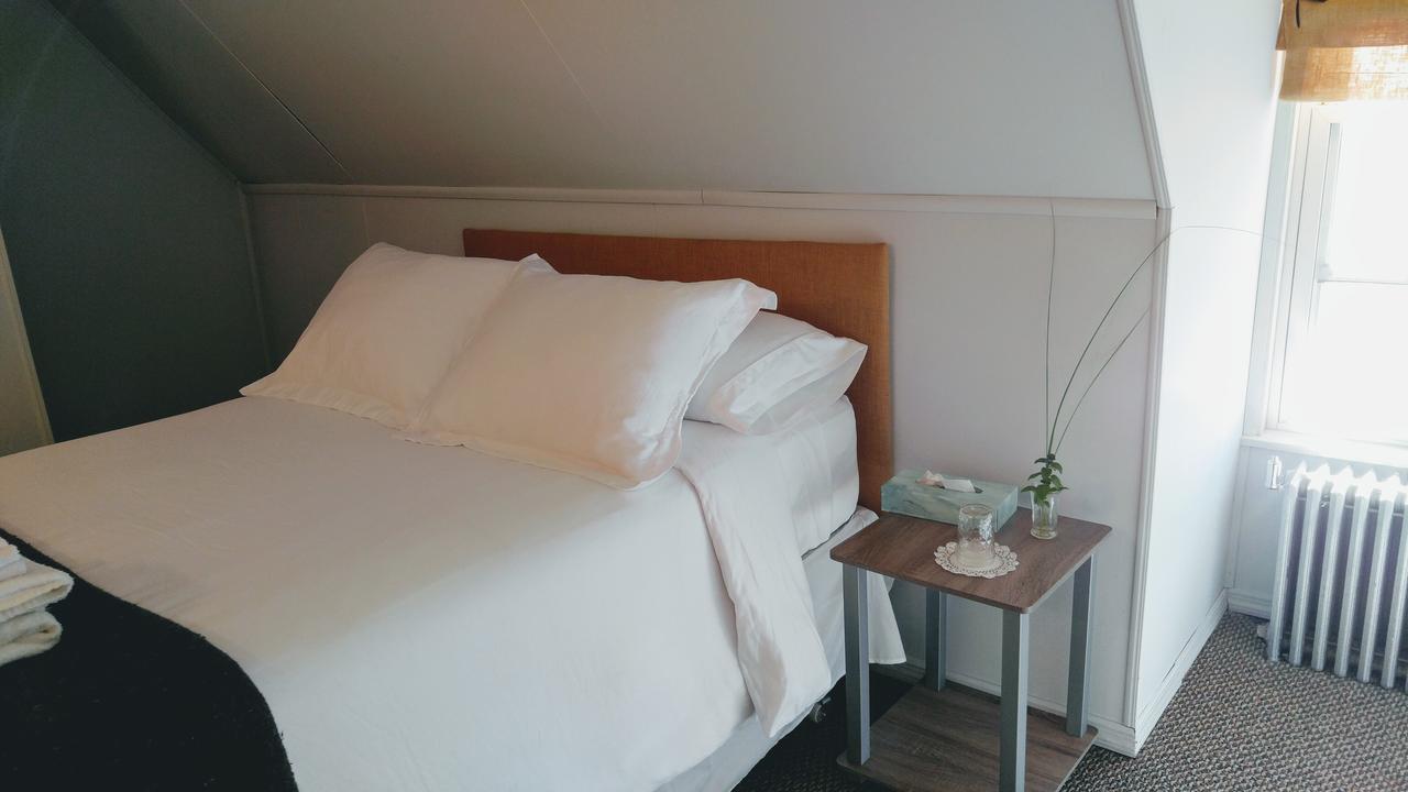 Pine Hill Arms Hotel Esterno foto