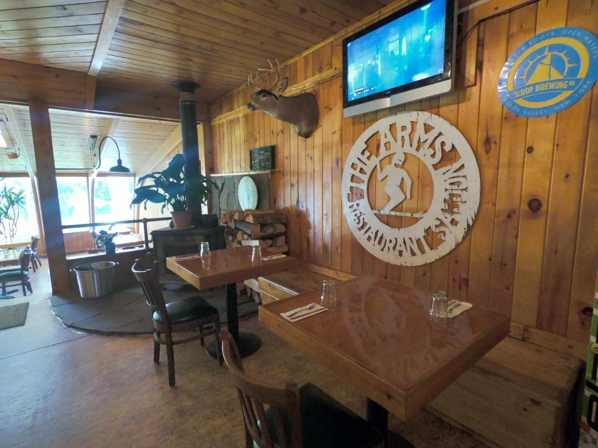 Pine Hill Arms Hotel Esterno foto